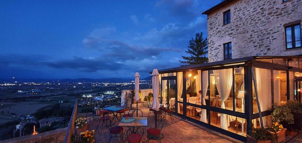 Relais La Corte Di Bettona Exteriör bild
