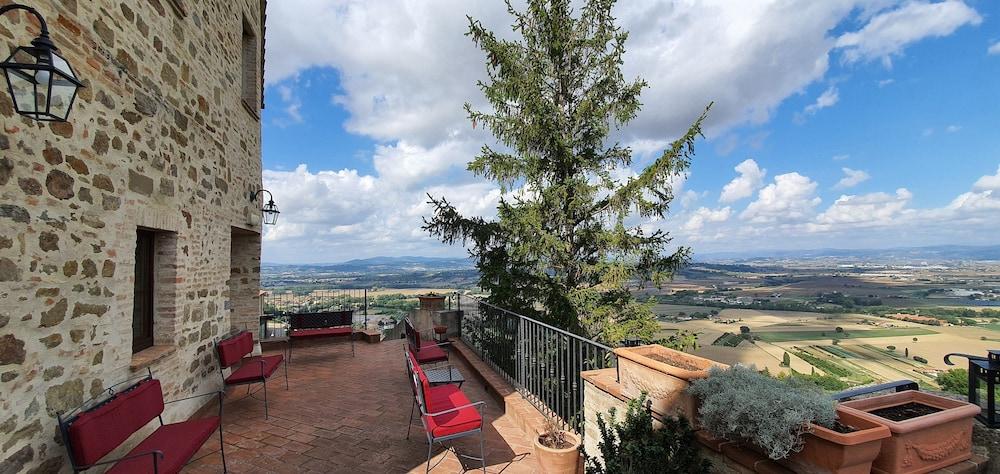 Relais La Corte Di Bettona Exteriör bild