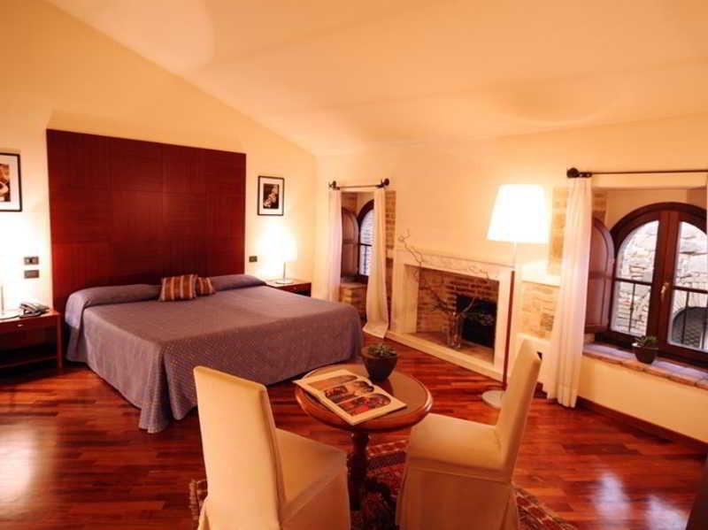 Relais La Corte Di Bettona Exteriör bild