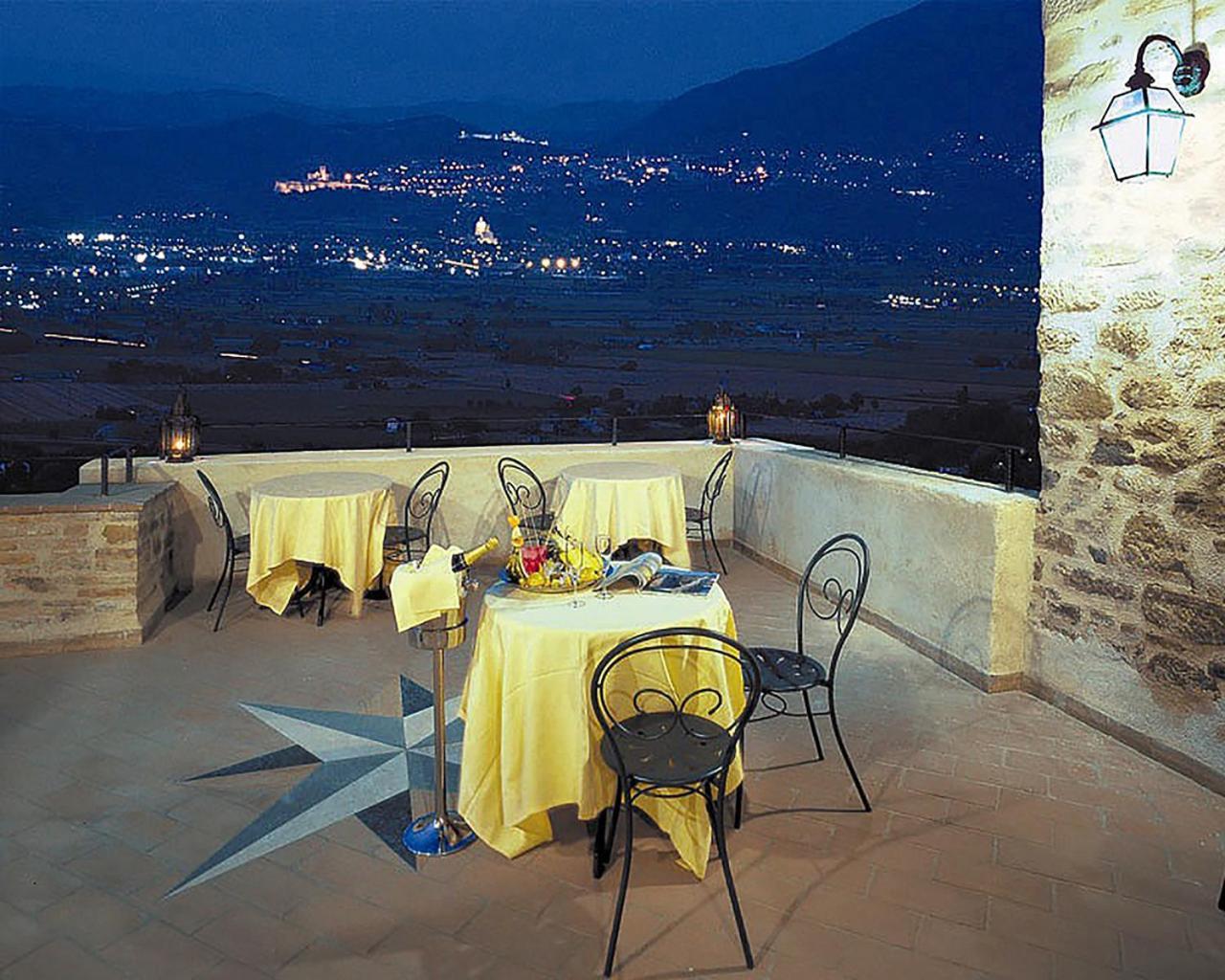 Relais La Corte Di Bettona Exteriör bild